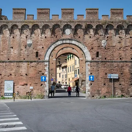Porta Ovile Civico 5 Сиена